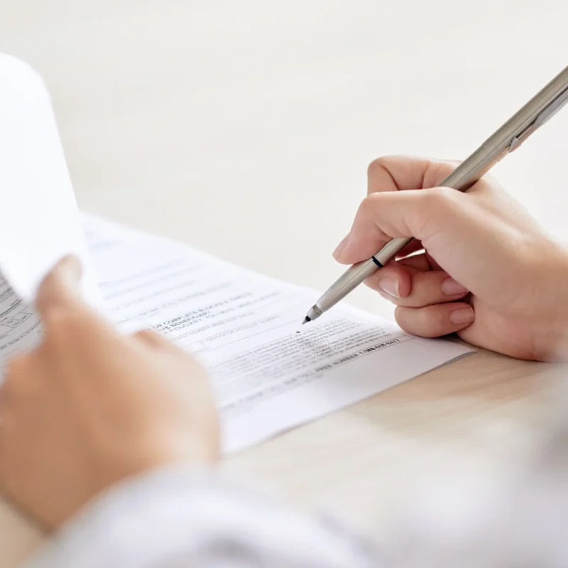 AdobeStock_235889550 copy contracts